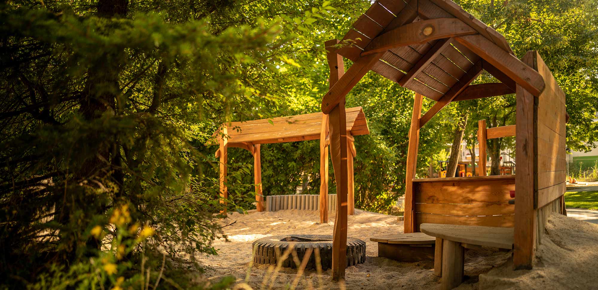Holzgerüst auf dem Spielplatz